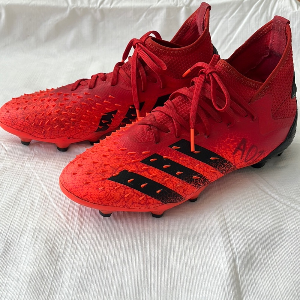 Men’s Soccer Cleats/ Adidas Predator